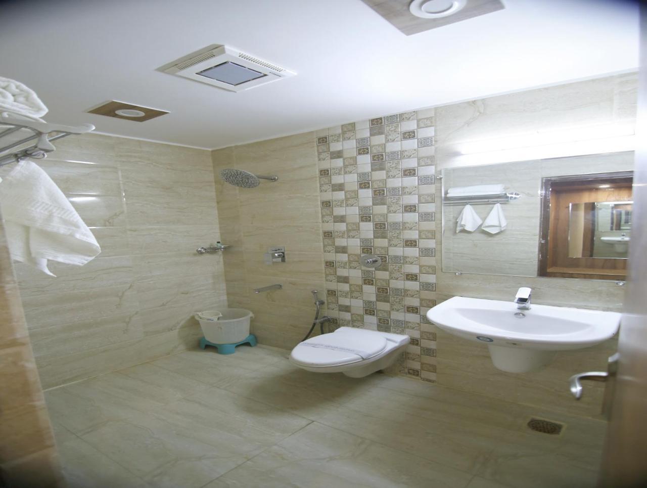 Hotel Sheetal Regency,Near Janambhumi Матхура Экстерьер фото