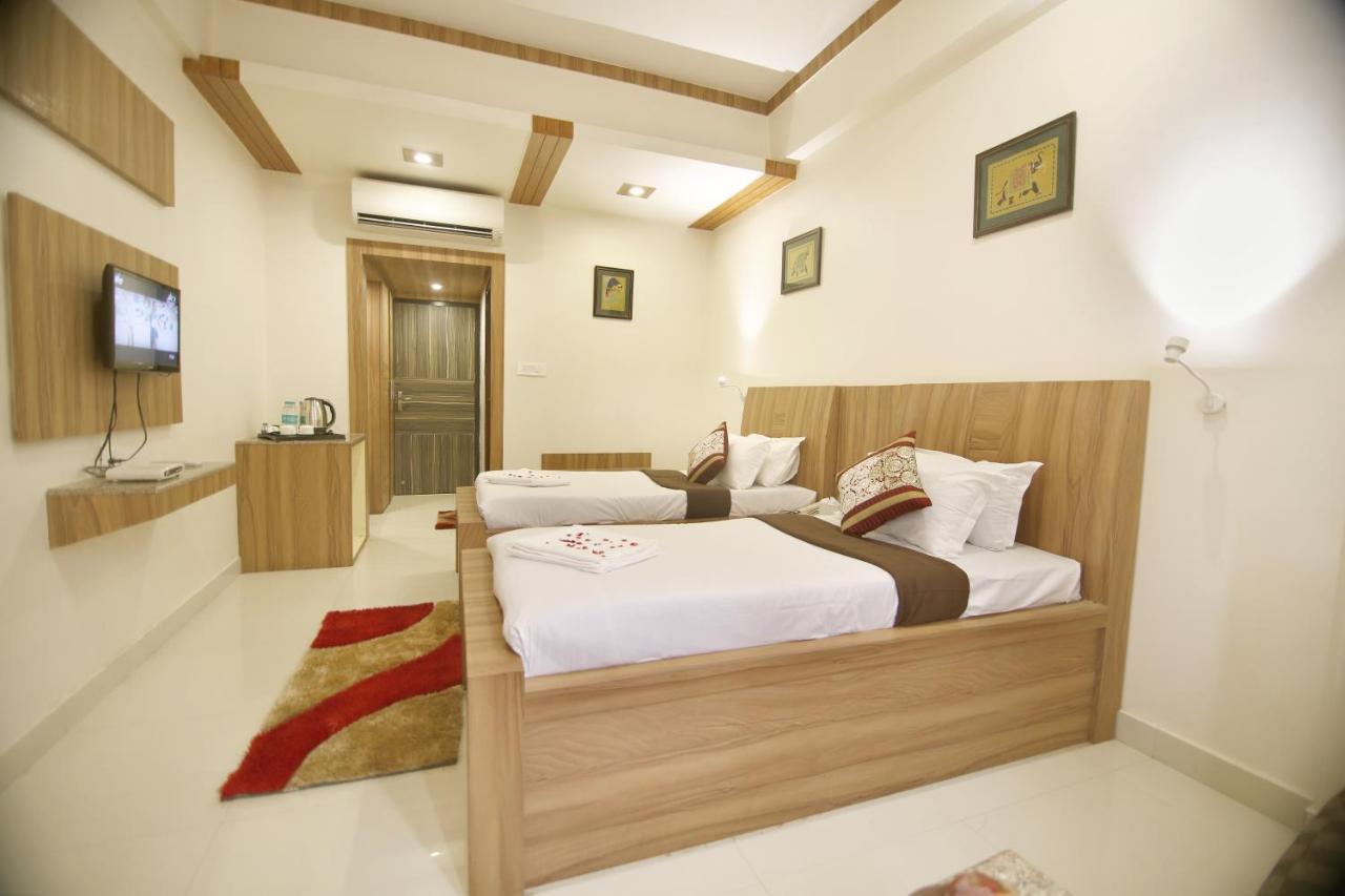 Hotel Sheetal Regency,Near Janambhumi Матхура Экстерьер фото