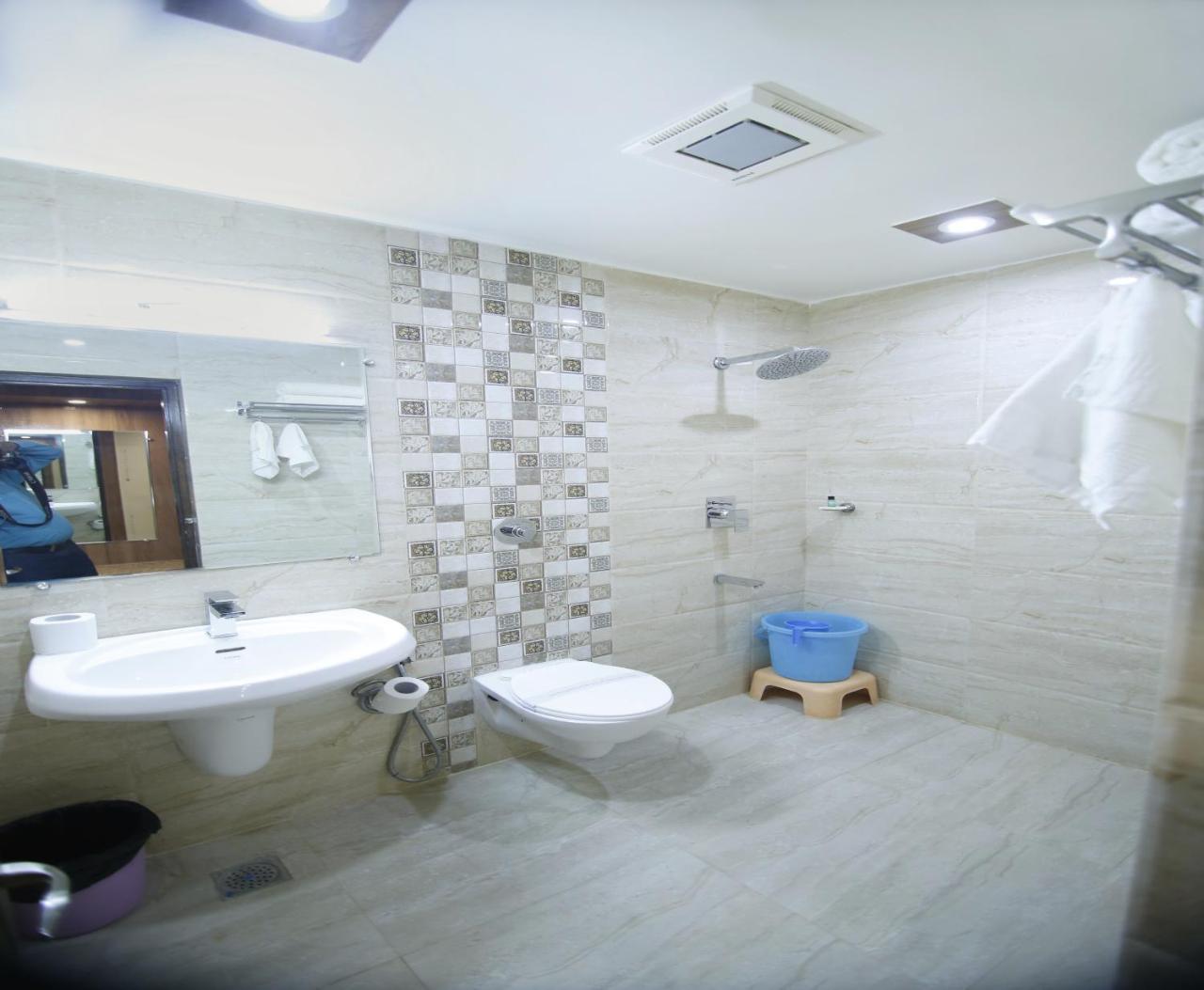 Hotel Sheetal Regency,Near Janambhumi Матхура Экстерьер фото